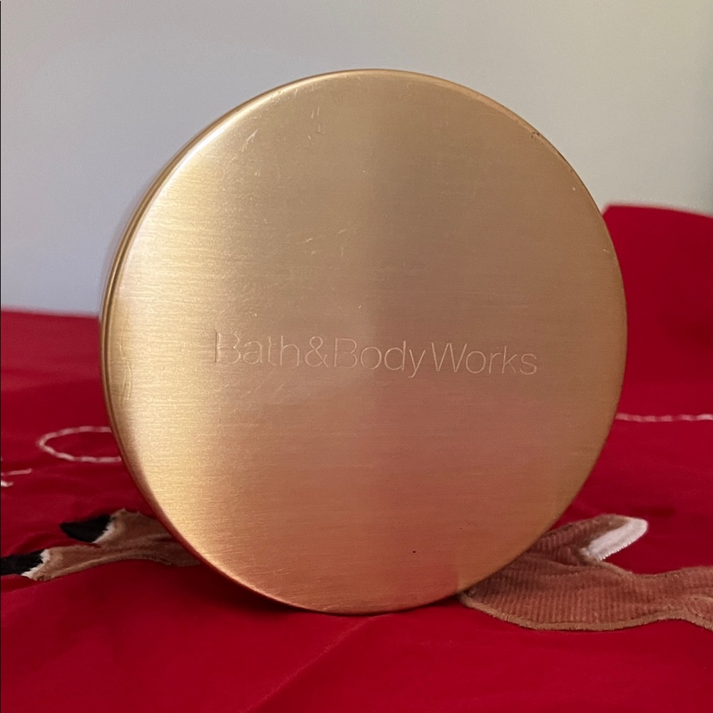 Bath & Body Works White Barn Holiday 3 Wick 14.5 Oz Candle in Red with Gold lid - Picture 3 of 7